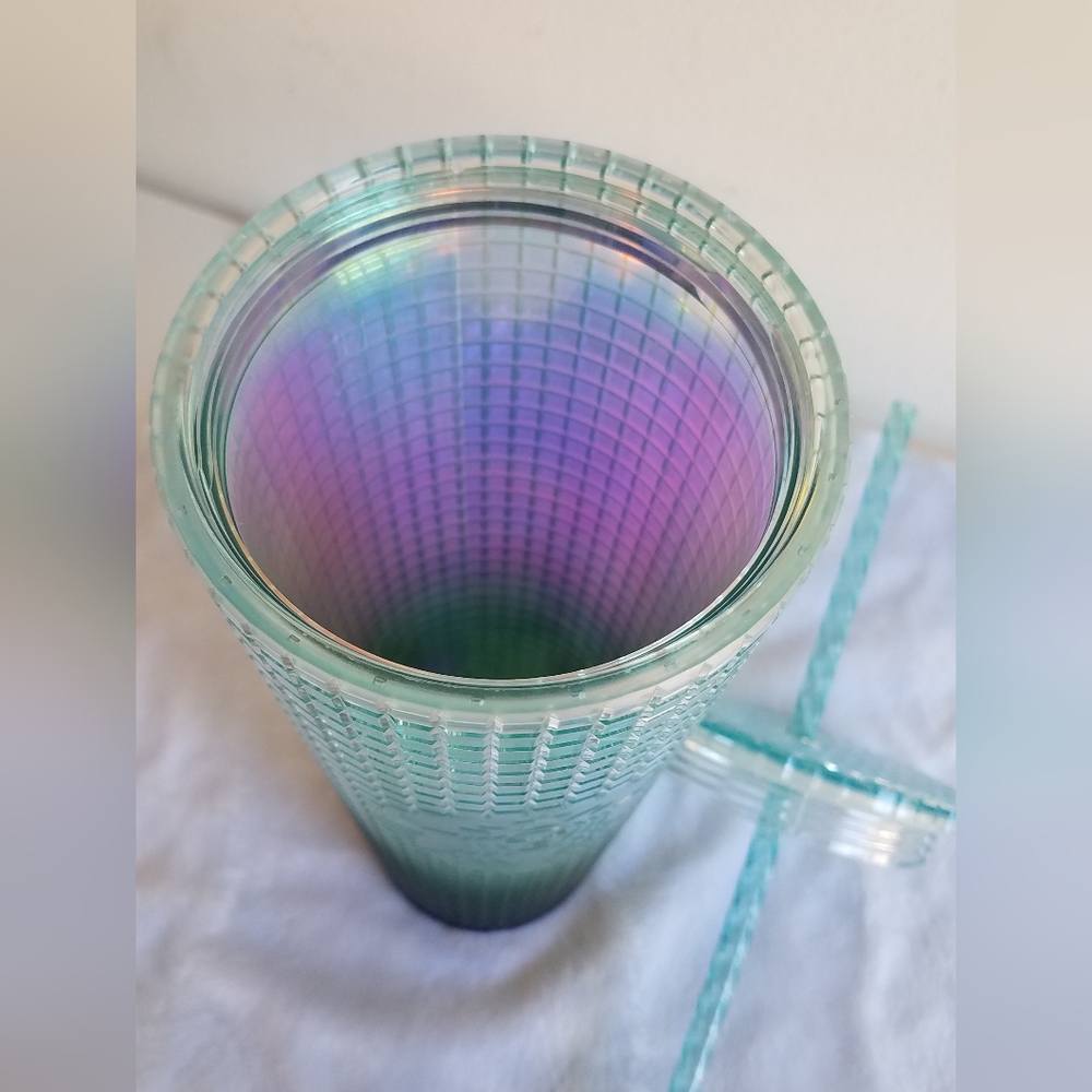 Starbucks Seasonal Green Ombre Grid 24oz Venti Tumbler - Picture 3 of 9